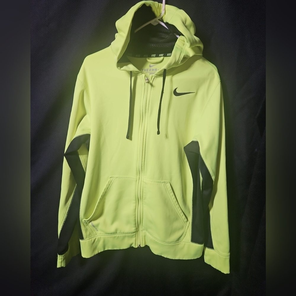 NIKE Therma-Fit Hoodie Large  Neon Green Chest-Swoosh Size Small‎